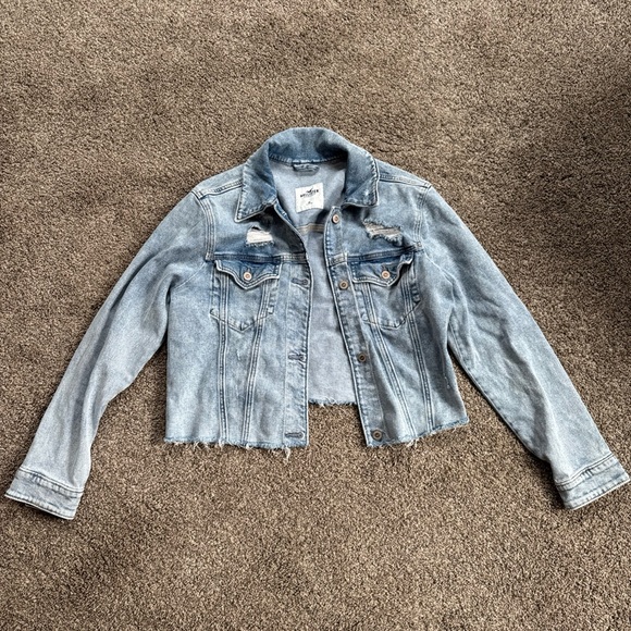 Hollister Jackets & Blazers - Hollister Women’s Xl but fits Large Light Wash Distressed Denim Jacket EUC